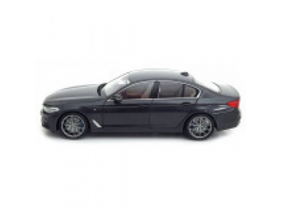 Модель автомобиля BMW 530i Limousine (G30), 1:18 Scale, Sophistogrey Metallic